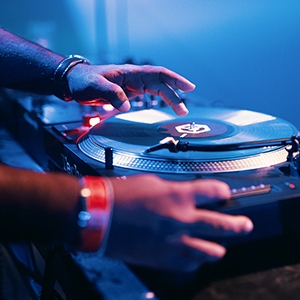 TECHNICS SL-1210MK7 (+ DÁREK ZDARMA PŘENOSKA ORTOFON OM5)