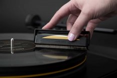 Audioquest Anti Static Record Brush - antistatický karbonový kartáček na čištění LP