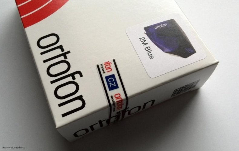 Přenoska Ortofon 2M BLUE + Ortofon Carbon Stylus brush