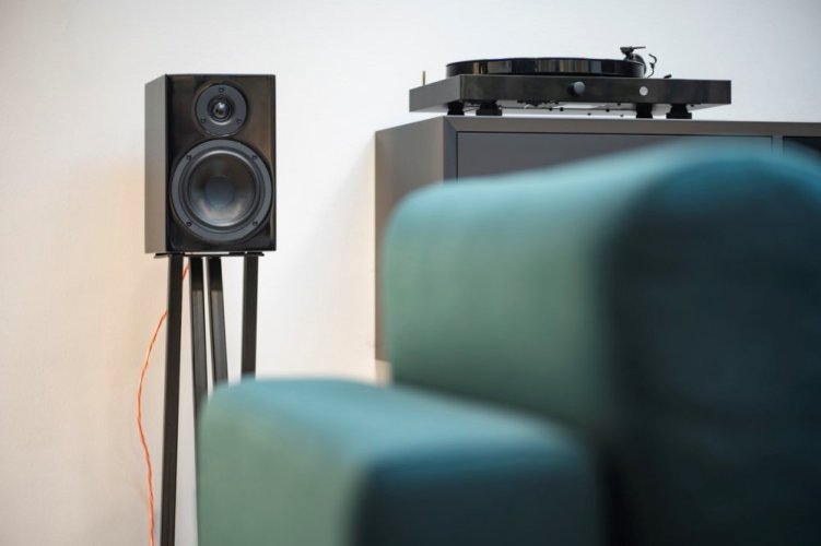 Pro-Ject JukeBox E1 HiFi Set - Kompletní stereofonní audio systém s gramofonem - Barva: Černá
