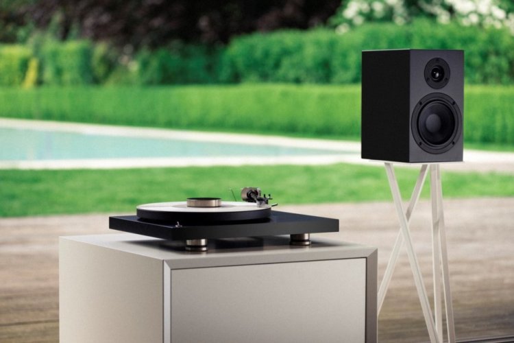 Pro-Ject Debut PRO B + Pick it PRO B - Gramofon se symetrickým výstupem, Satin Black
