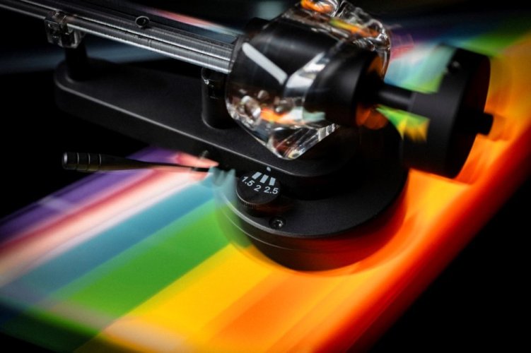 Pro-ject ART - THE DARK SIDE OF THE MOON - limitovaná edice gramofonu + Pick it PRO SE