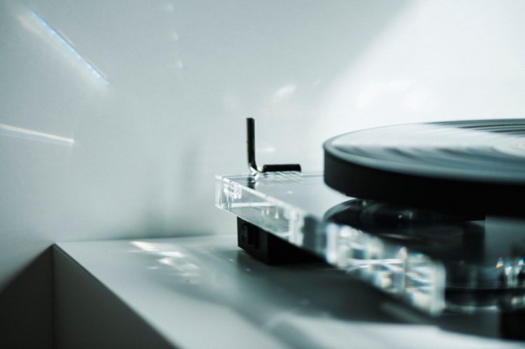 Pro-Ject XA B + Pick It PRO B - Akrylový gramofon se symetrickým výstupem 5P-DIN