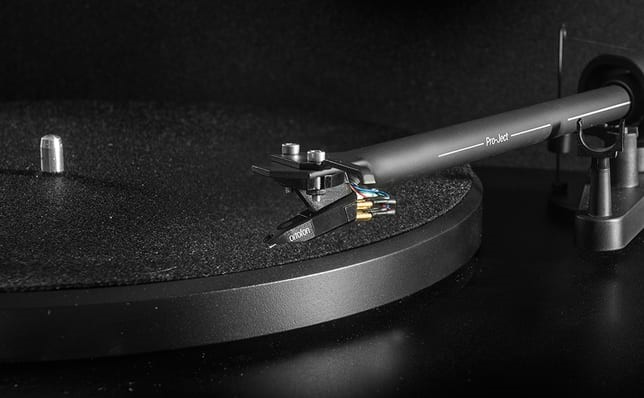 Pro-Ject Debut III DC Black + Ortofon OM5