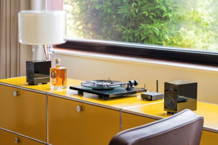 Pro-Ject T1 EVO BT + OM10 - Barva: Bílá