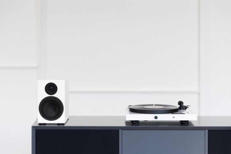 Pro-Ject JukeBox E + OM5e - Barva: Bílá