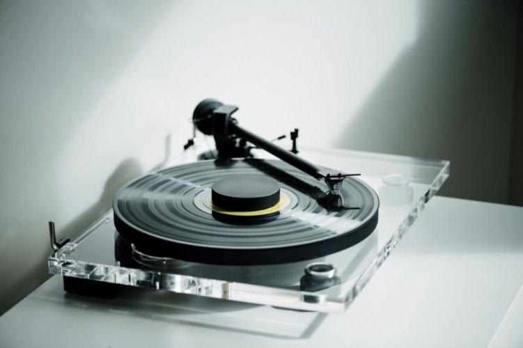 Pro-Ject XA B + Pick It PRO B - Akrylový gramofon se symetrickým výstupem 5P-DIN
