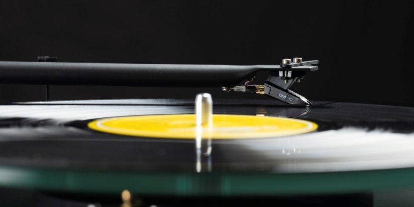Pro-Ject T1 EVO BT + OM10 - Barva: Bílá
