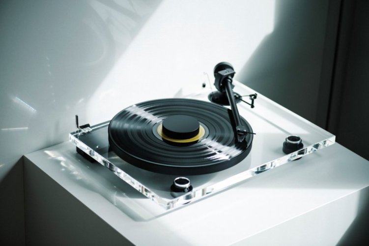 Pro-Ject XA B + Pick It PRO B - Akrylový gramofon se symetrickým výstupem 5P-DIN