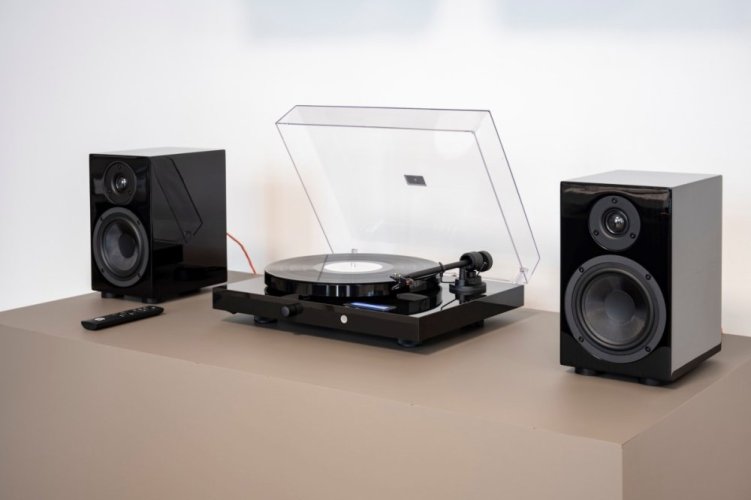 Pro-Ject JukeBox E1 HiFi Set - Kompletní stereofonní audio systém s gramofonem - Barva: Černá