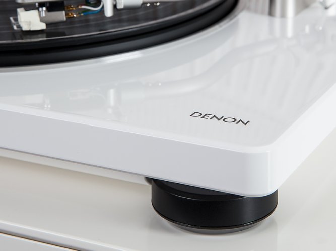 Denon DP-400 - Barva: Černá