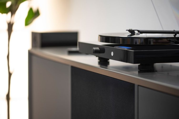 Pro-Ject JukeBox E1 HiFi Set - Kompletní stereofonní audio systém s gramofonem - Barva: Černá