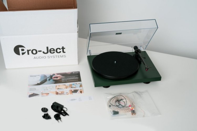 Pro-Ject Debut Carbon Evo + 2MRed - Barva: Červená