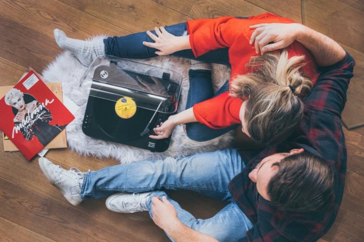 Lenco LBT-120BK - gramofon s přímým kódováním do MP3 a Bluetooth