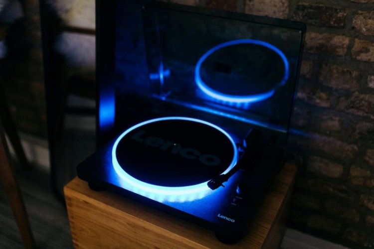 Lenco LS-50LEDBK - gramofon s reproduktory a LED osvětlením