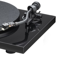Pro-Ject Debut S PHONO HG - Gramofon s předzesilovačem a S ramenem + Sumiko Rainier