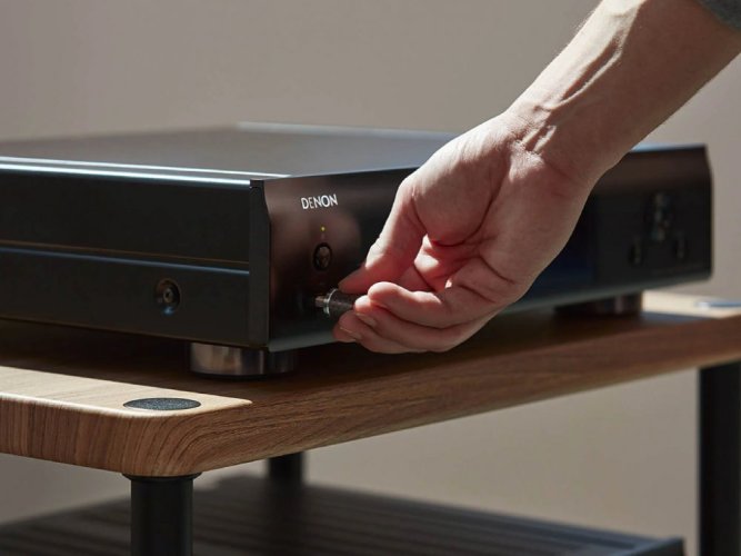 Denon DNP-2000NE - Barva: Černá