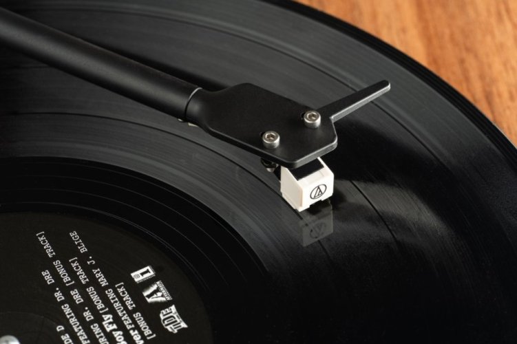 Pro-Ject E1 BT + AT3600L - Barva: Černá