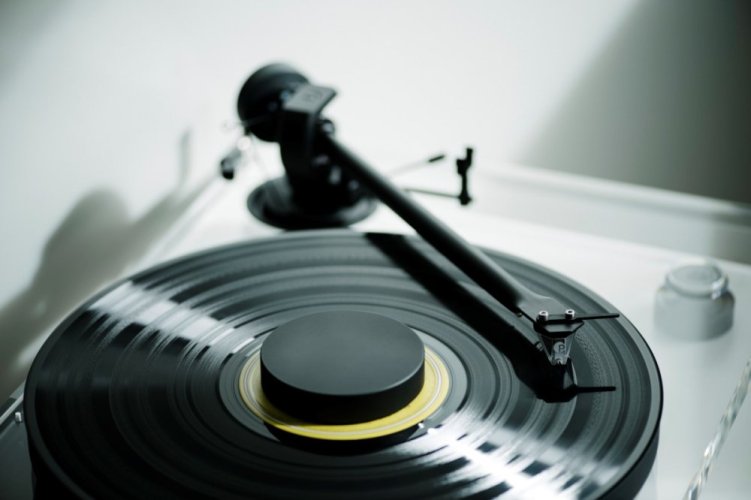 Pro-Ject XA B + Pick It PRO B - Akrylový gramofon se symetrickým výstupem 5P-DIN