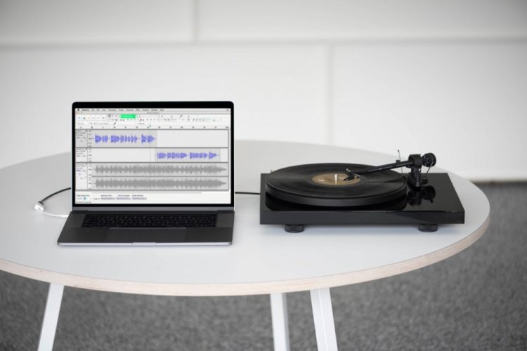 Pro-Ject Debut RecordMaster II Piano + OM5e